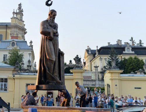 Пам'ятник  Митрополиту Шептицькому вже встановили у Львові.(ФОТО)